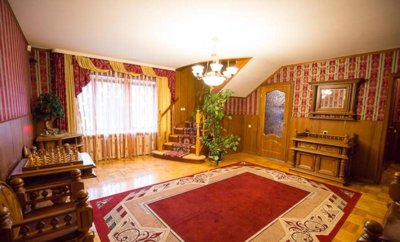 Usagyba Chausov Bed and Breakfast Vilyeyka Exterior foto